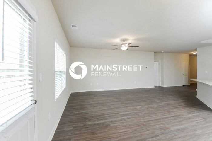 250 Smith Glen Dr - Photo 5 of 16