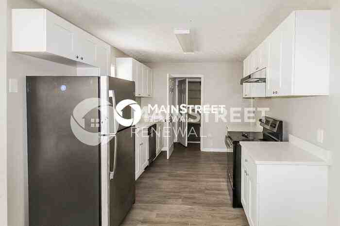 329 Lakeshore Dr - Photo 7 of 17