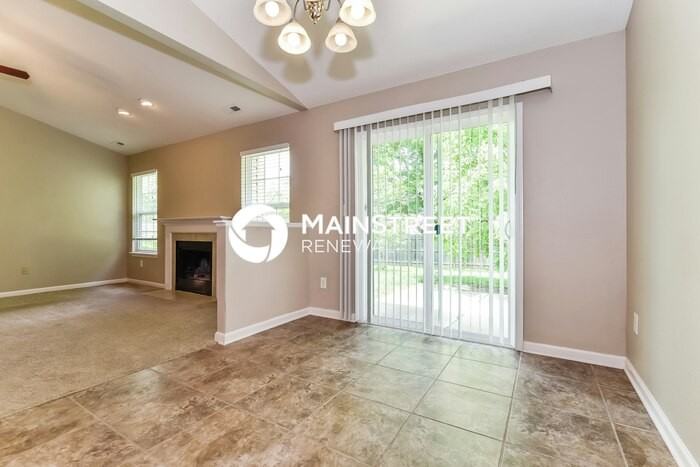 1942 Mare Ave - Photo 3 of 16