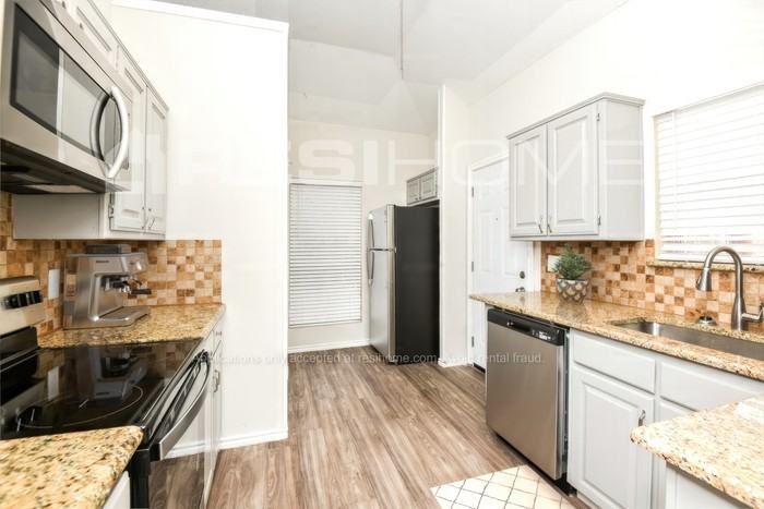 1744 Creekbend Dr - Photo 3 of 18