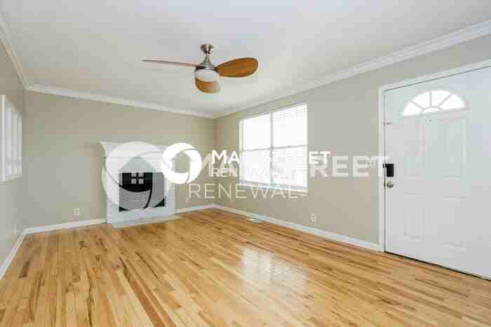 528 Piccadilly Row - Photo 4 of 17