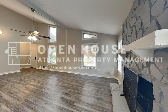 3932 Fairington Dr - Photo 4 of 23