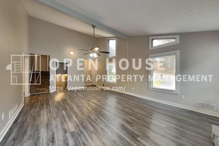 3932 Fairington Dr - Photo 5 of 23