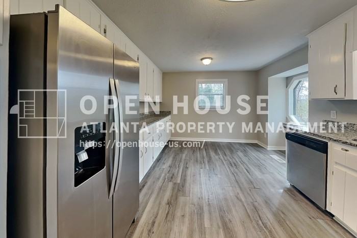 3932 Fairington Dr - Photo 7 of 23