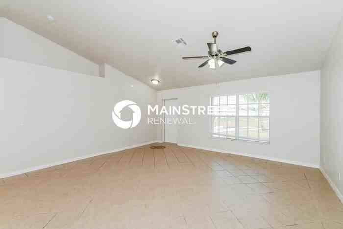 1610 Ne 43rd Ter - Photo 3 of 16