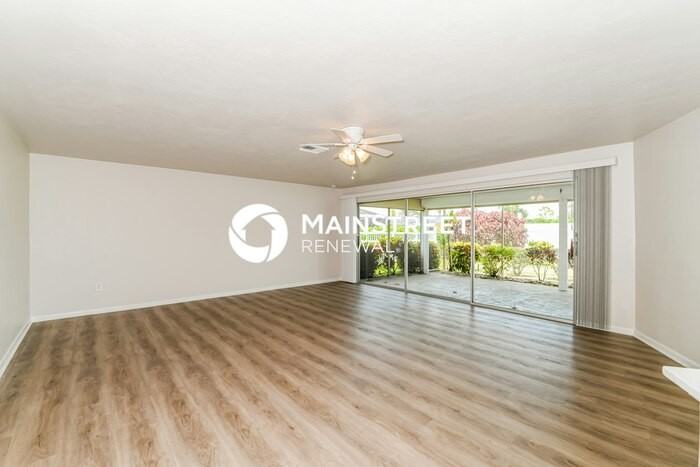 211 Se 45th St - Photo 2 of 16