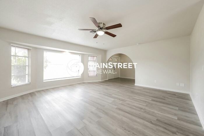 1803 Se 15th St - Photo 4 of 16