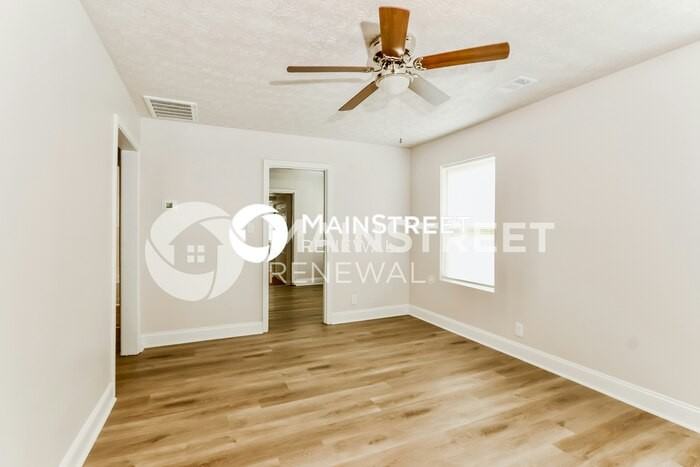 3818 Bank St - Photo 6 of 16