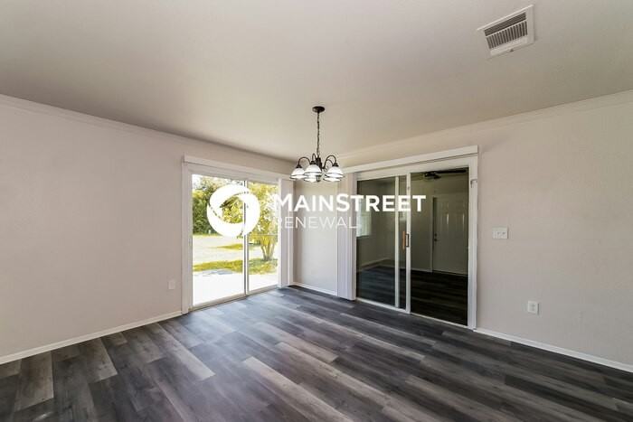 5726 Kenwood Dr - Photo 4 of 16