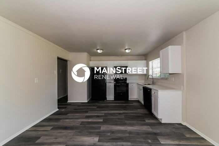 5726 Kenwood Dr - Photo 5 of 16