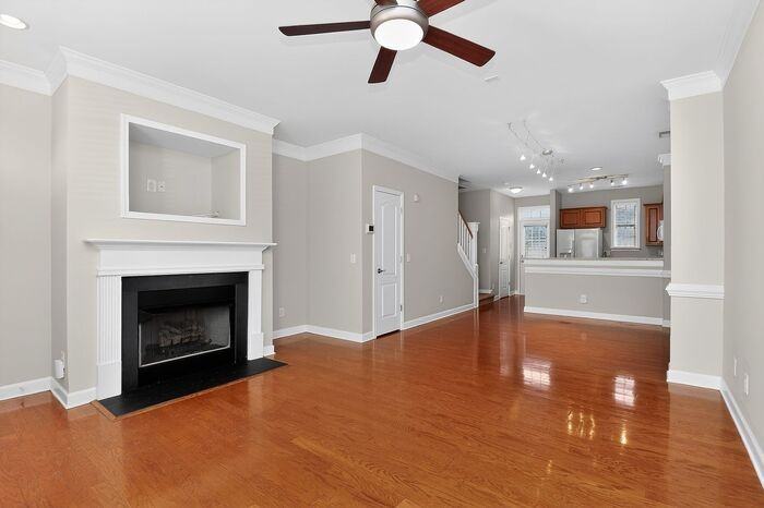 10027 Ansonborough Sq - Photo 4 of 31