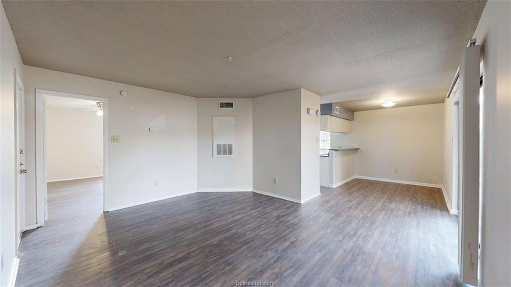 1016 Autumn Cir Apt B - Photo 3 of 17