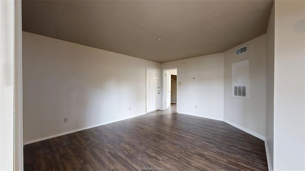 1016 Autumn Cir Apt B - Photo 4 of 17