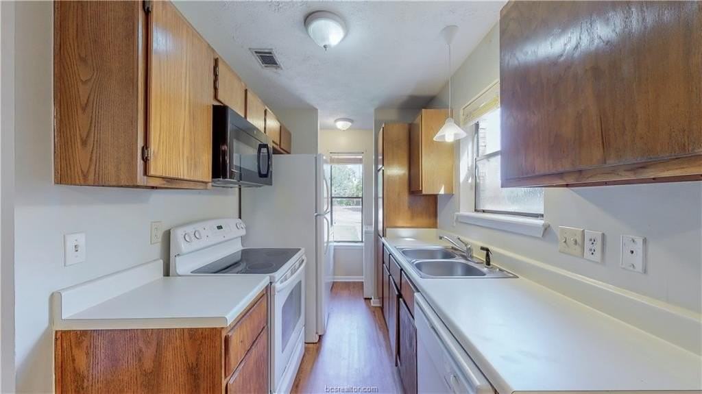 610 Navarro Dr - Photo 2 of 29