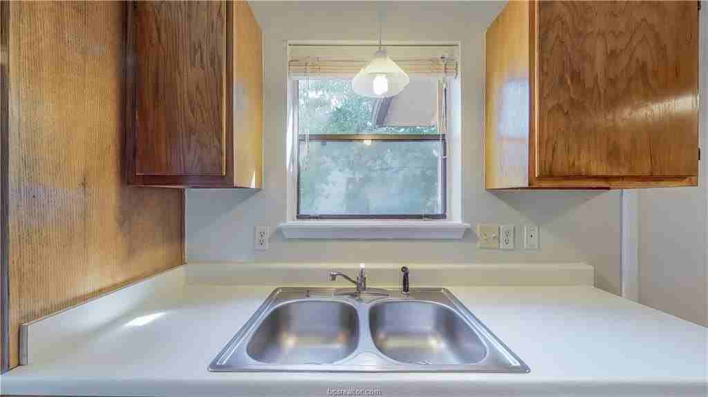 610 Navarro Dr - Photo 3 of 29