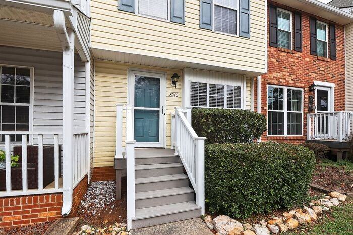 8240 Circle Tree Ln - Photo 2 of 32