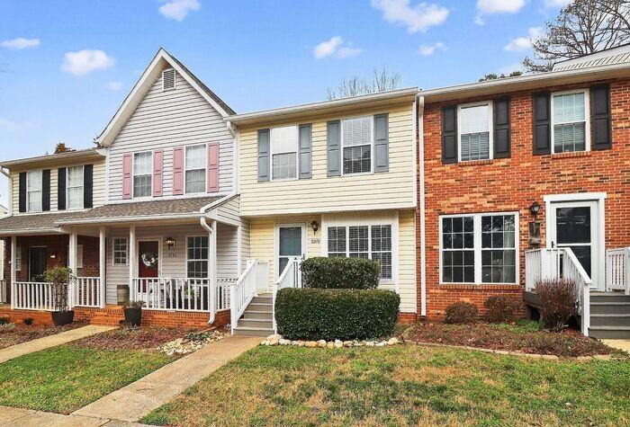 8240 Circle Tree Ln - Photo 3 of 32