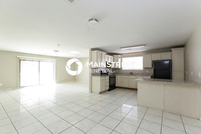 2932 N 46th Ave - Photo 7 of 16