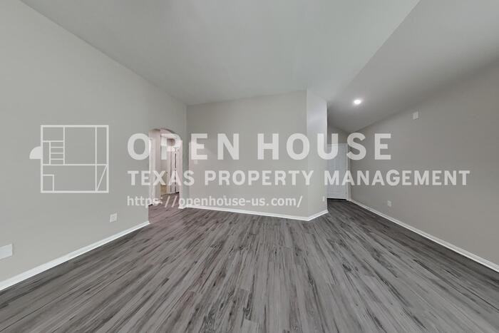 3511 Rainshore Dr - Photo 4 of 20