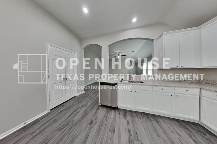 3511 Rainshore Dr - Photo 6 of 20