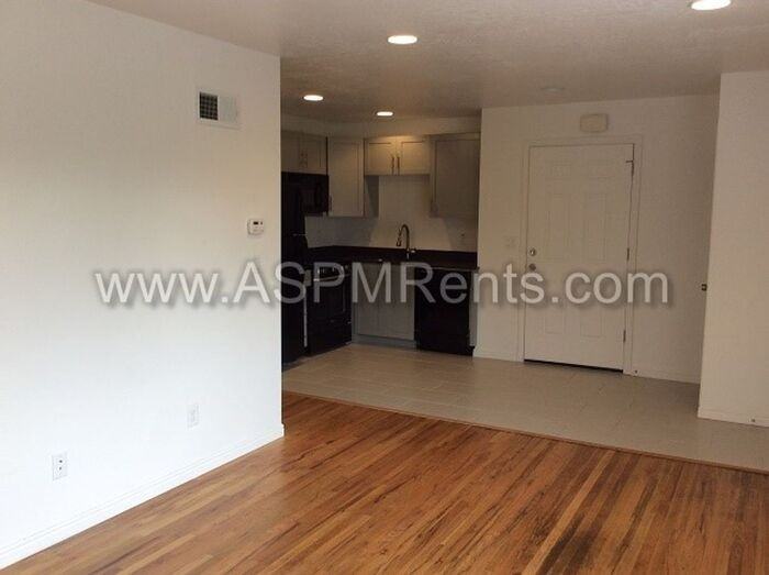 623 E 5th Ave #04 - Photo 3 of 13