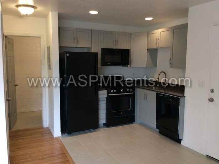 623 E 5th Ave #04 - Photo 4 of 13