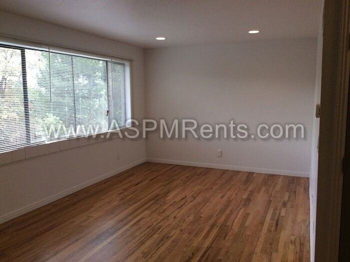 623 E 5th Ave #04 - Photo 5 of 13