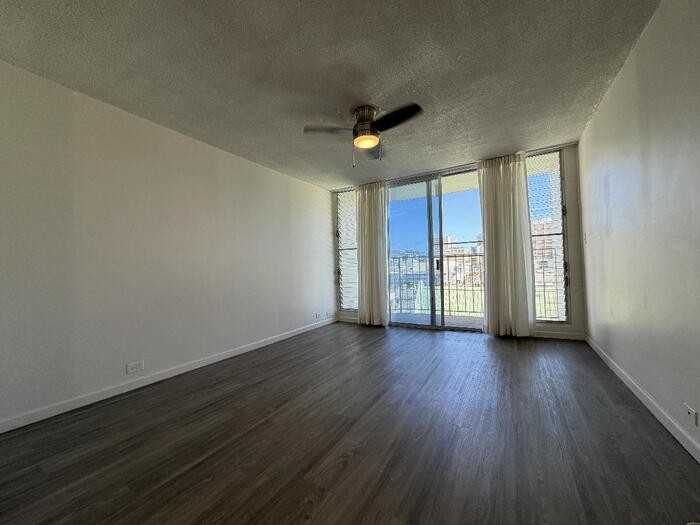 1125 Young St - Photo 2 of 5