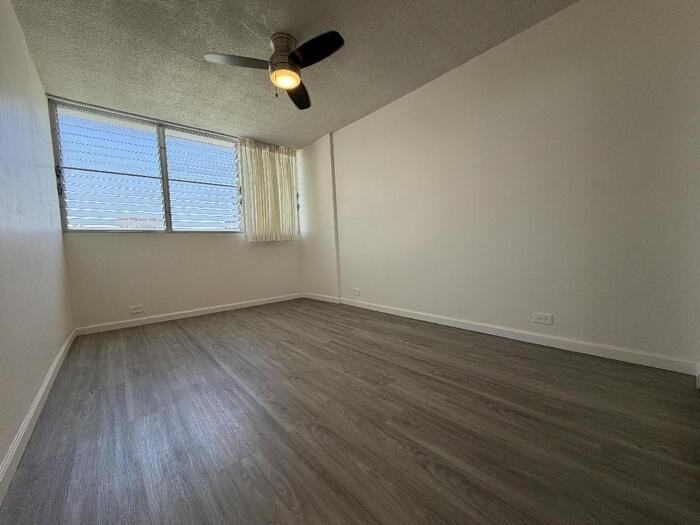 1125 Young St - Photo 4 of 5