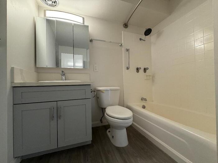 1125 Young St - Photo 5 of 5