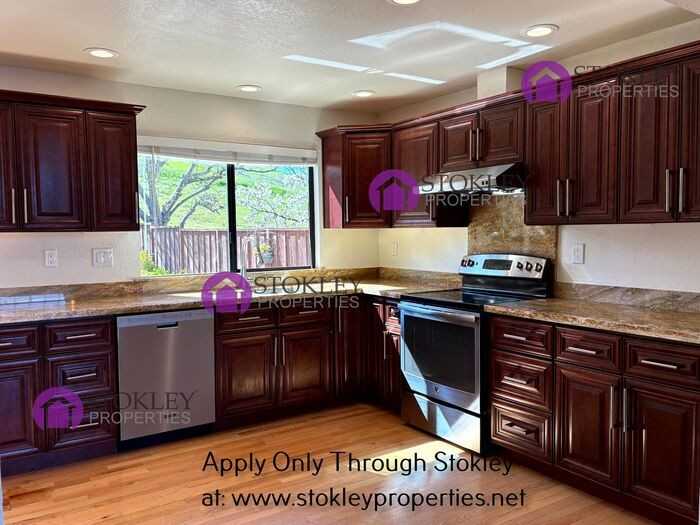 1105 Rock Creek Way - Photo 4 of 27