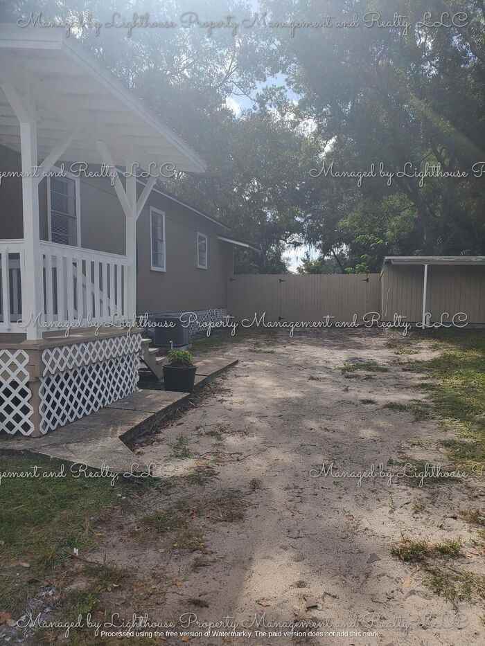 1546 E 11th St - Photo 2 of 34