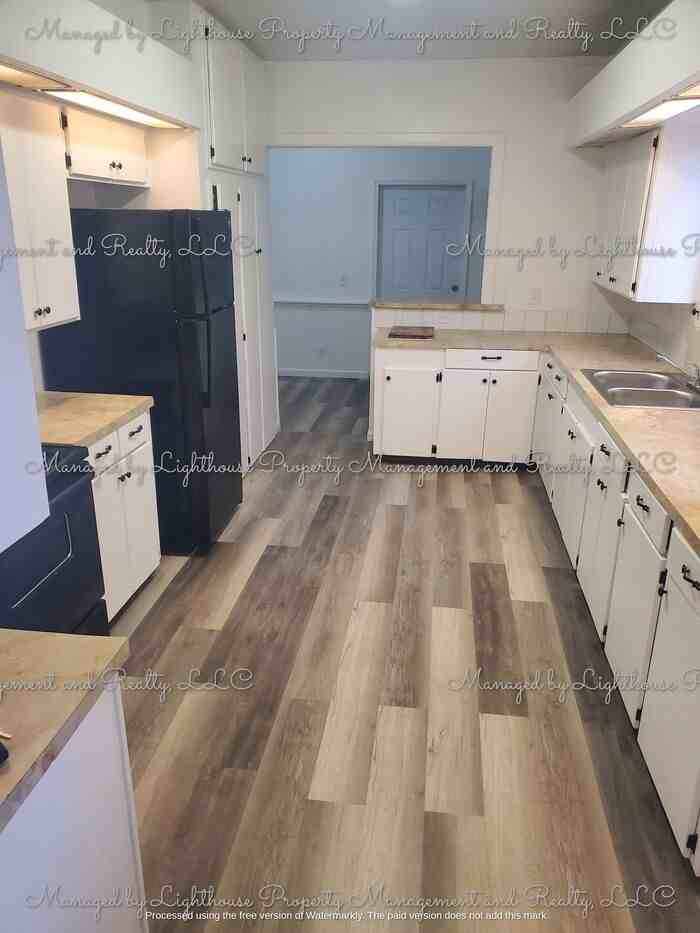 1546 E 11th St - Photo 7 of 34