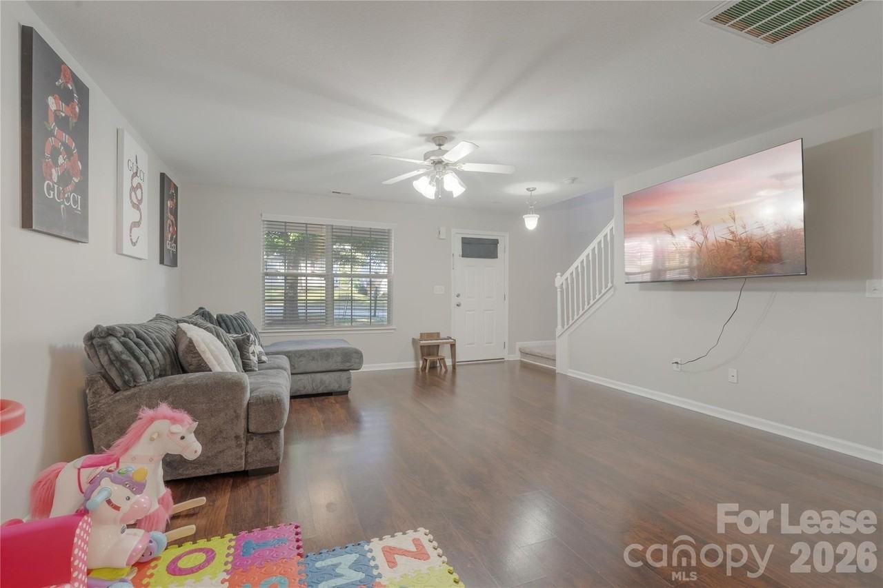 223 Stockbridge Dr - Photo 3 of 27