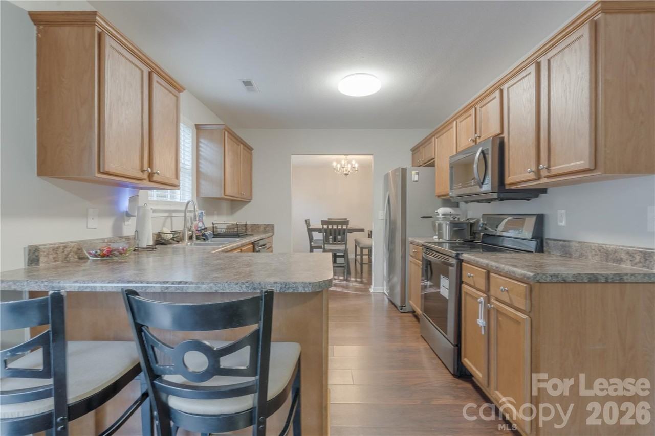 223 Stockbridge Dr - Photo 5 of 27