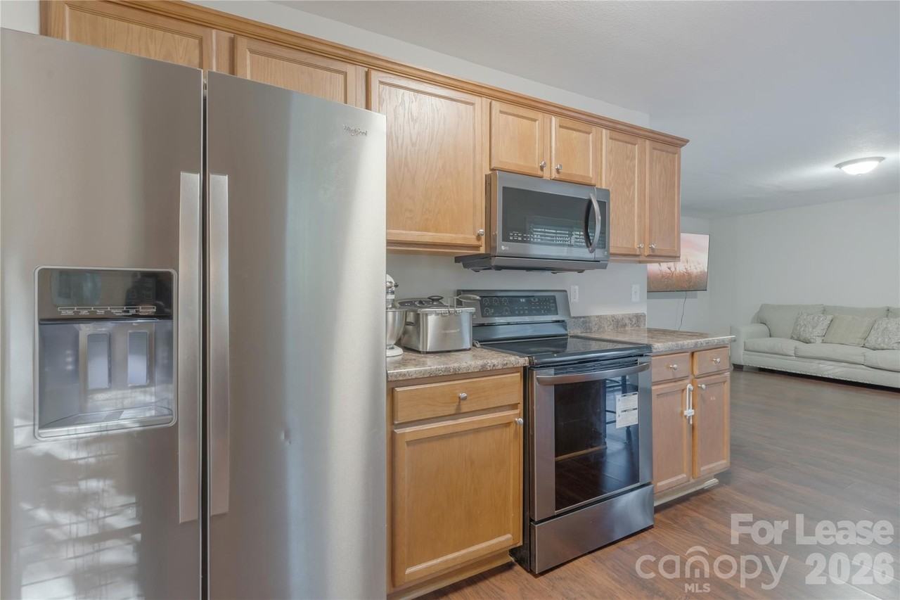 223 Stockbridge Dr - Photo 6 of 27