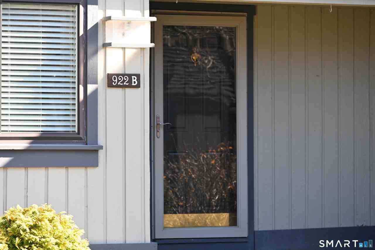 922 Heritage Vlg Unit B - Photo 2 of 20