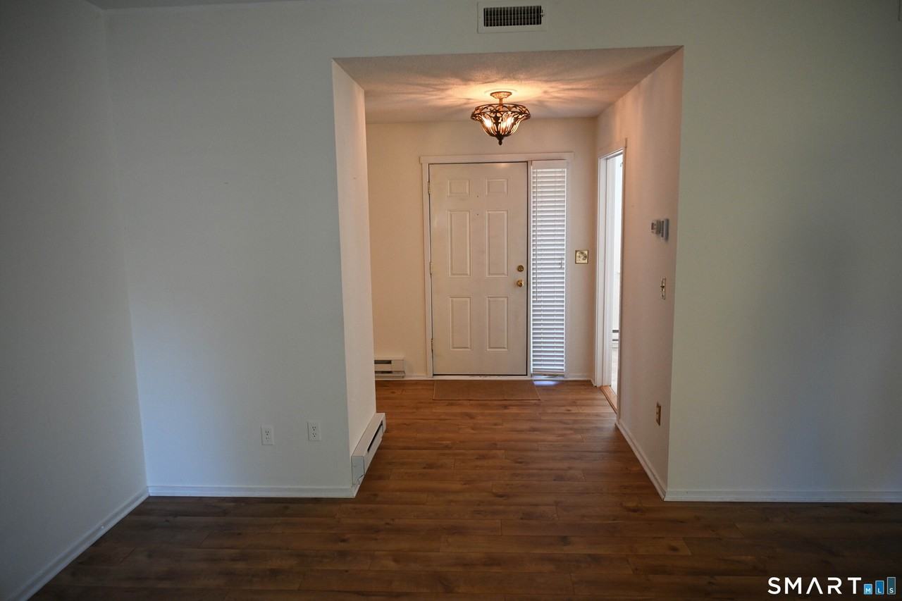 922 Heritage Vlg Unit B - Photo 3 of 20