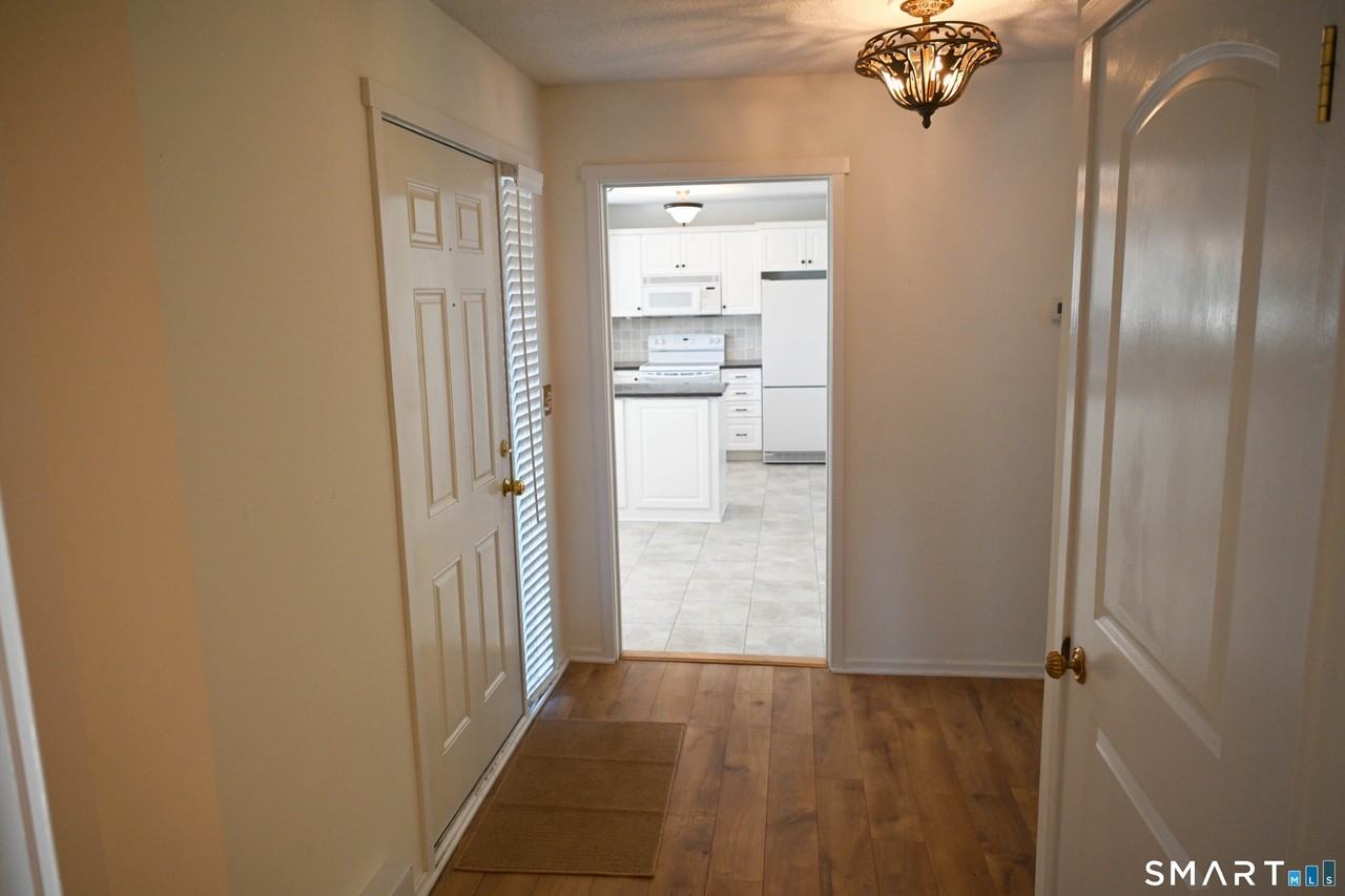 922 Heritage Vlg Unit B - Photo 4 of 20