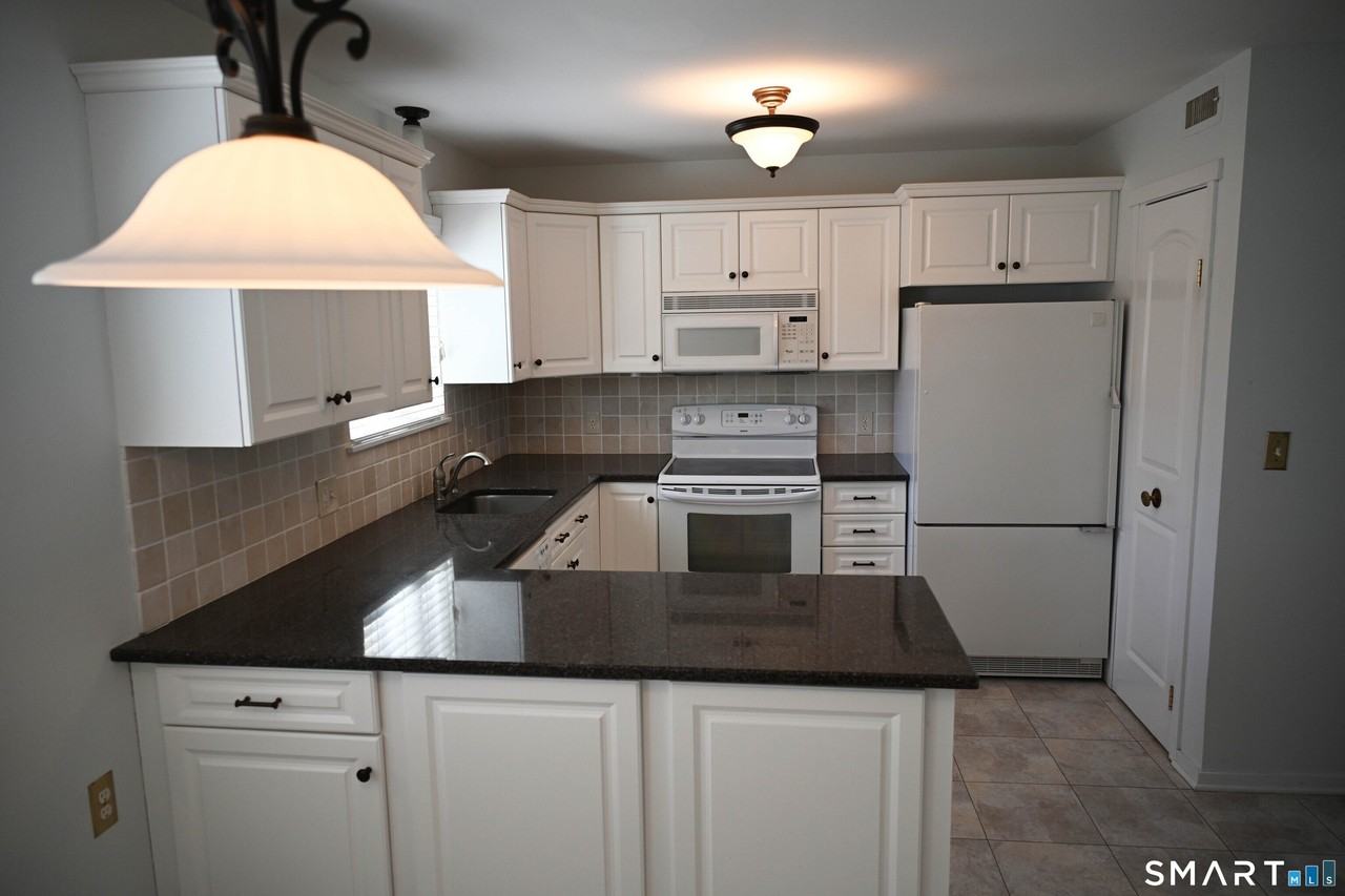 922 Heritage Vlg Unit B - Photo 5 of 20