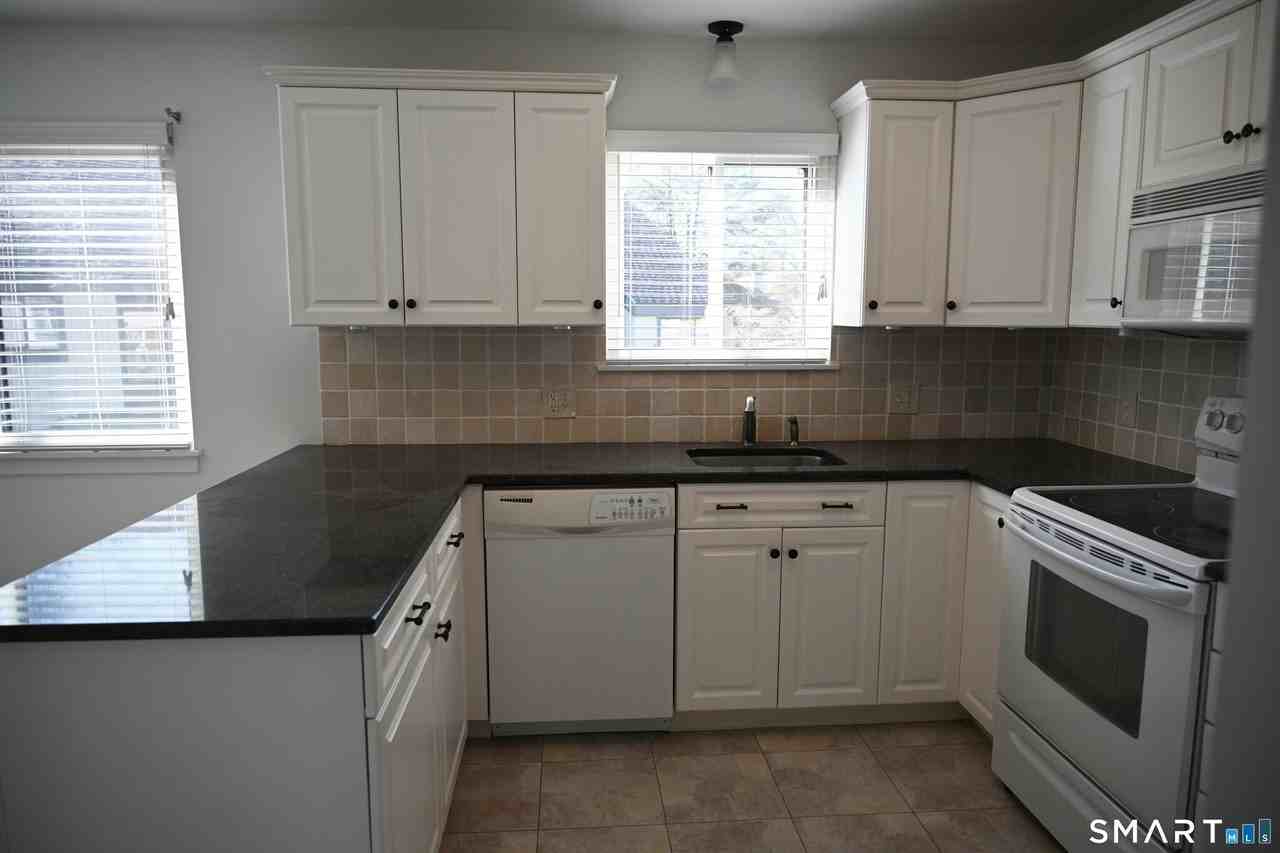 922 Heritage Vlg Unit B - Photo 6 of 20