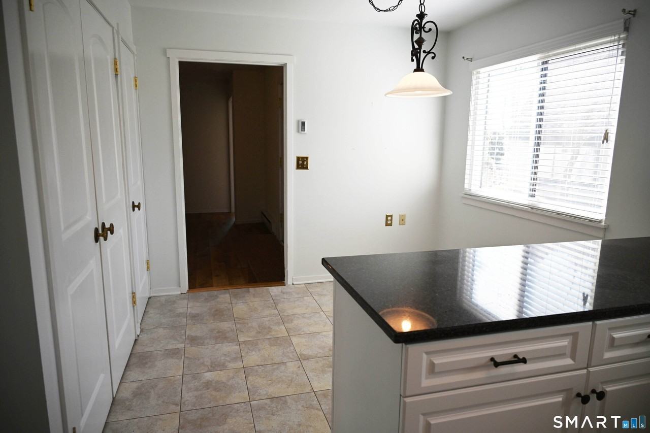 922 Heritage Vlg Unit B - Photo 7 of 20