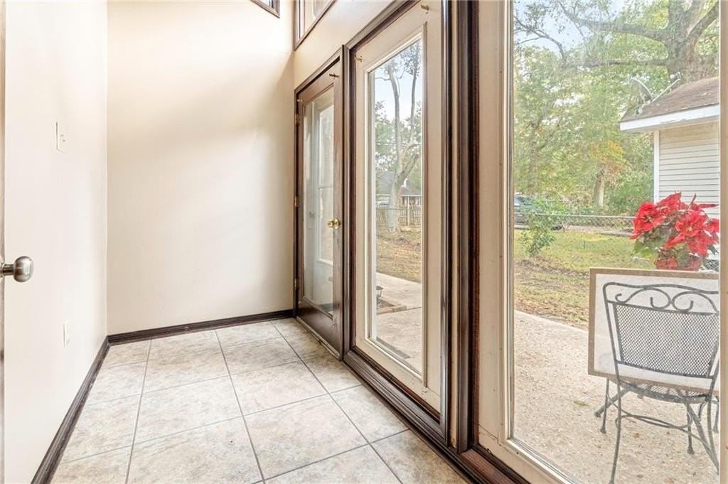 2021 Crane St - Photo 3 of 16