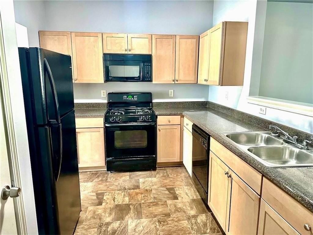 6078 Oak Bend Ct - Photo 4 of 19