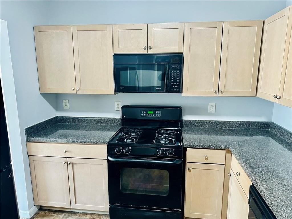 6078 Oak Bend Ct - Photo 5 of 19