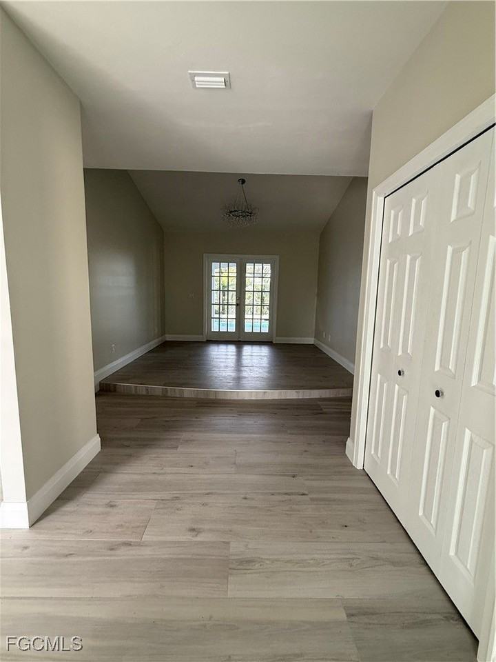 711 Se 33rd Ter - Photo 4 of 50