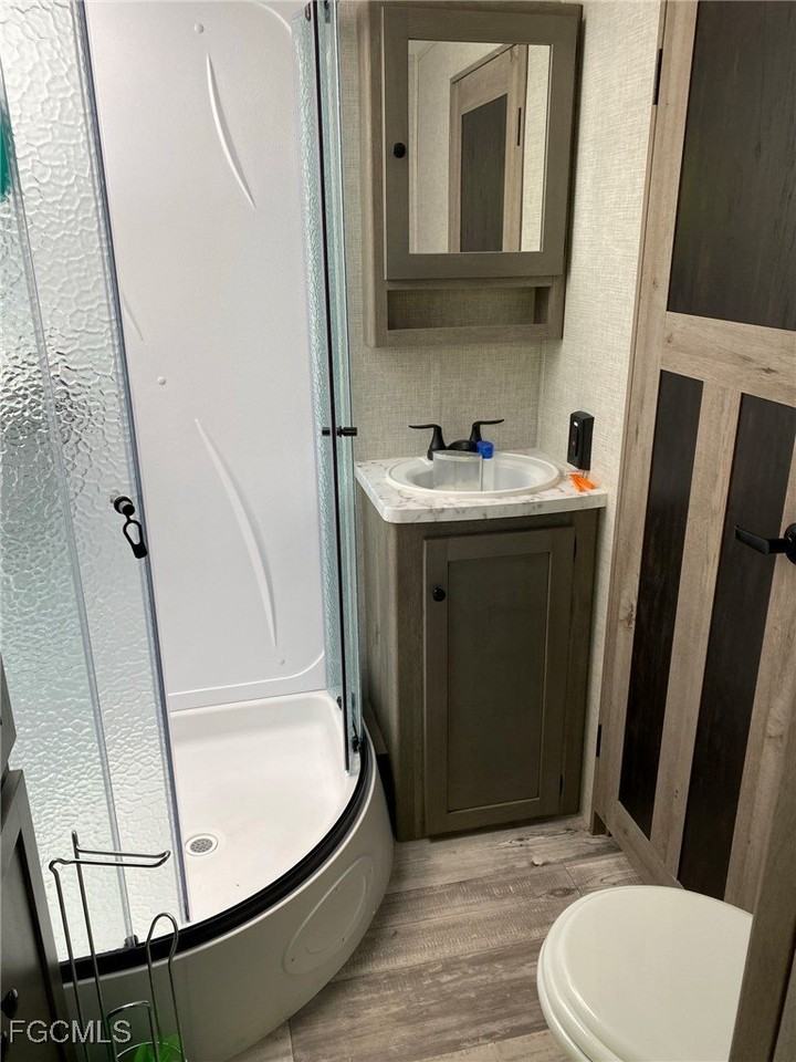 380 Mahogony Ct - Photo 6 of 9