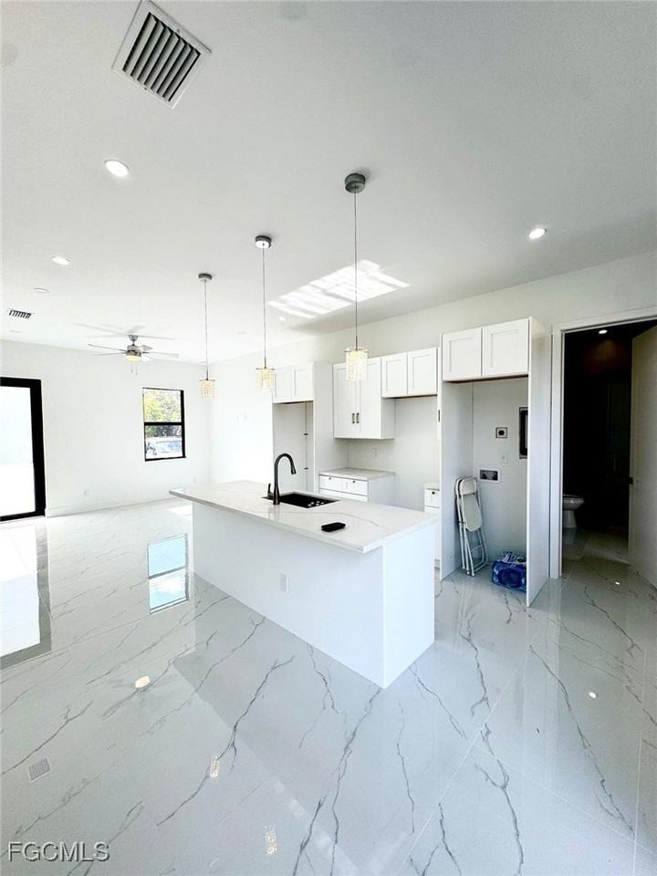 3107 Leeland Heights Blvd E - Photo 3 of 12