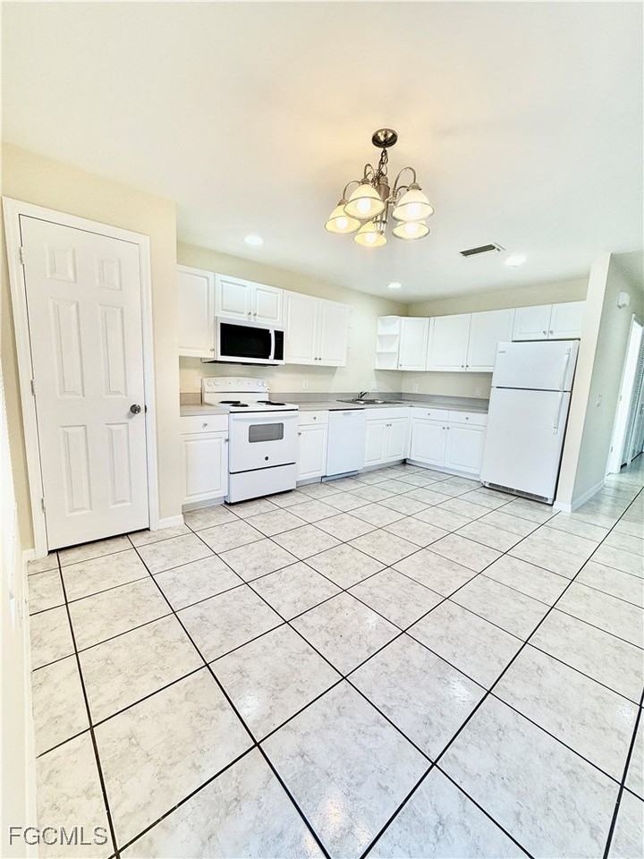 4739 28th St Sw - Photo 5 of 16