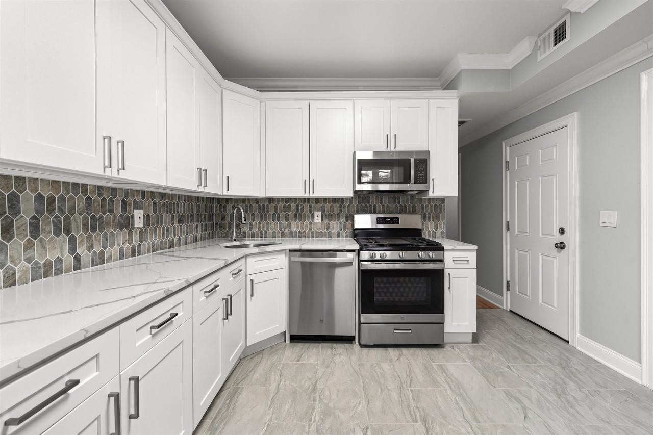 71 W 54th St #2 - Photo 2 of 12